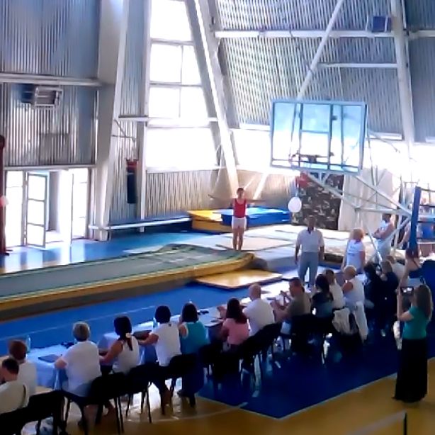 Бердянские спортивные акробаты успешно выступили на чемпионате в Геническе
