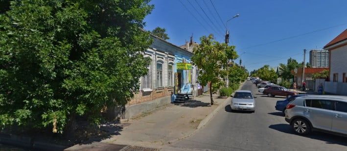 В Бердянске на ул. Ля-Сейнской и частично на Греческой отремонтируют тротуары