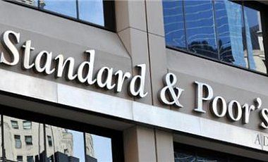 S&P подняло рейтинг Украины с преддефолтного уровня