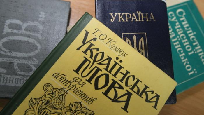 ТОП-7 міфів про мовний закон: кому доведеться складати іспит насправді і що буде з російськомовними книжками