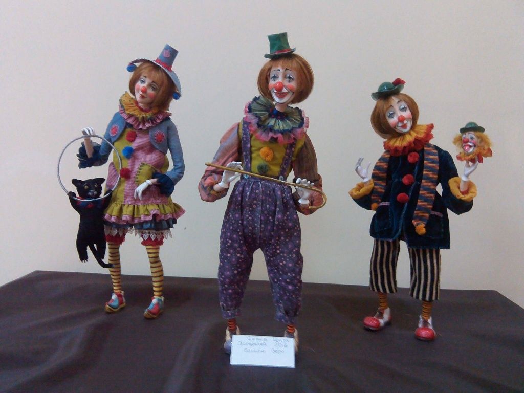 В Бердянске открылась выставка авторской куклы