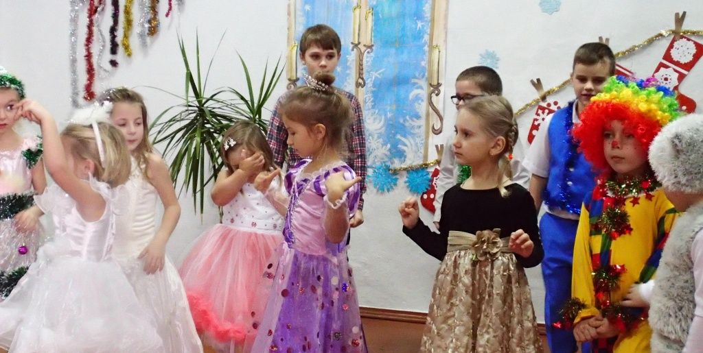Для дітей мікрорайону «Коса» відбулася театралізована новорічна вистава