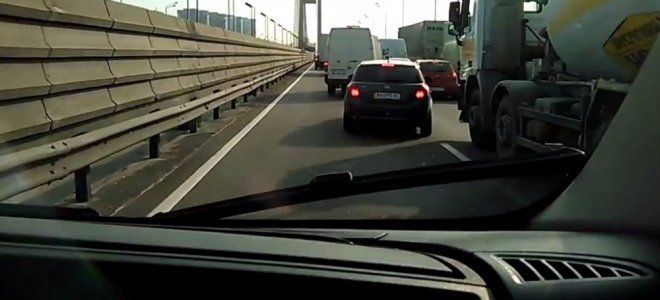 Соцсети взорвало видео со скорой и киевскими водителями в час пик