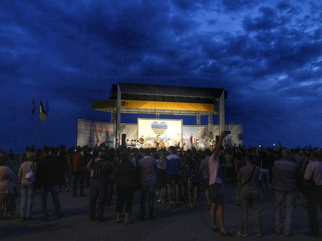 В Бердянске на рок-концерте собрали деньги на лечение Дениски Тарана