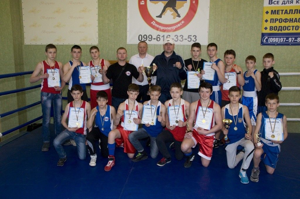 Бердянские боксеры завоевали главный приз представительского турнира в Днепропетровске