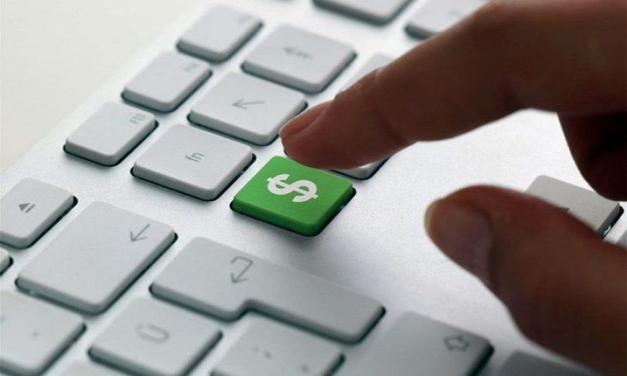 ПриватБанк припинив обмін валюти у касах своїх відділень: це все ще можна зробити онлайн