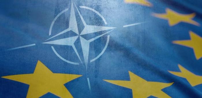 Рада закрепила в Конституции курс на НАТО и ЕС
