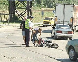 В Бердянске водитель внедорожника не заметил мотоциклиста