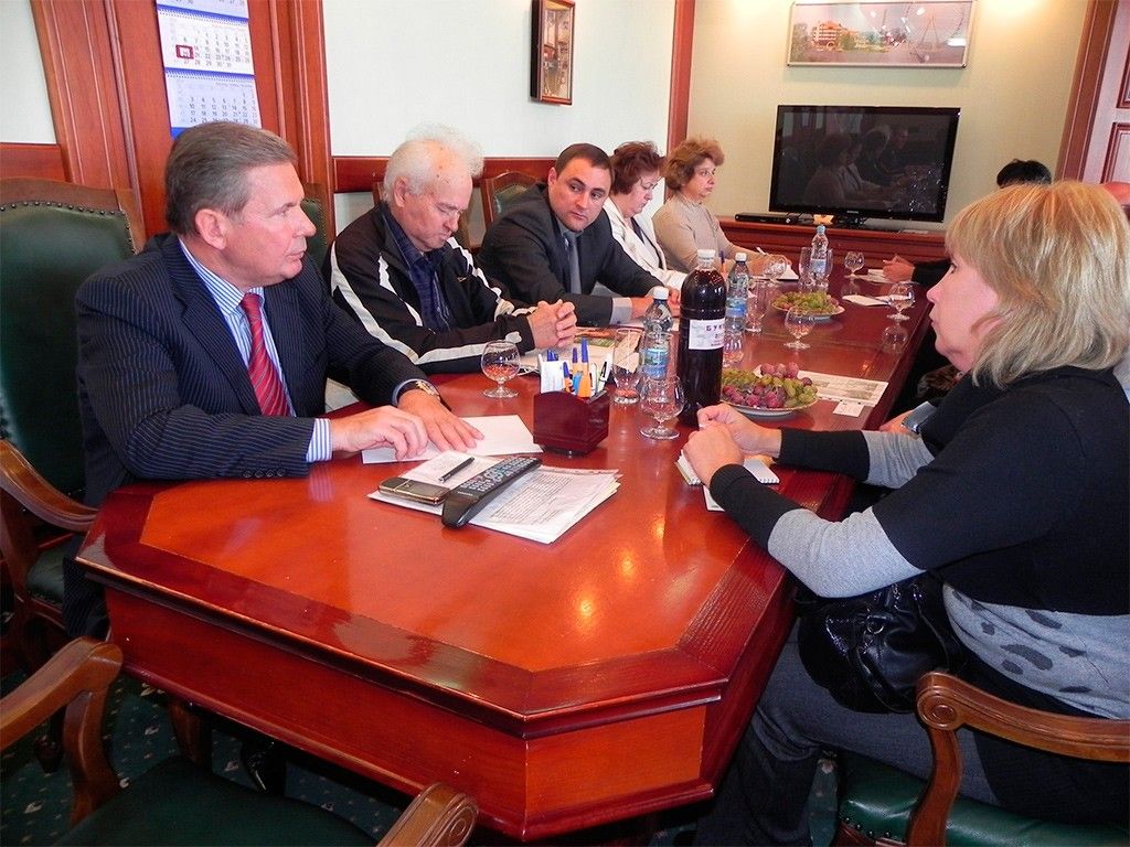 В Бердянск с ознакомительным визитом приехали специалисты по озеленению ...