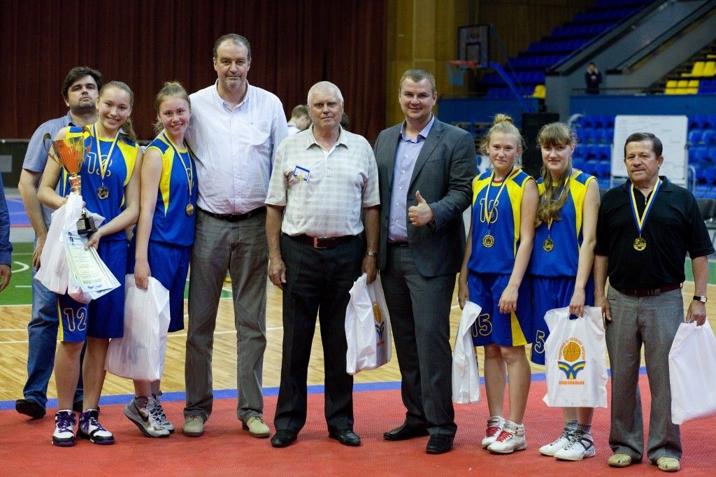 Бердянские школьницы стали чемпионками Украины в баскетболе 3x3