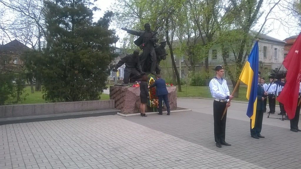 В Бердянске почтили память моряков-десантников
