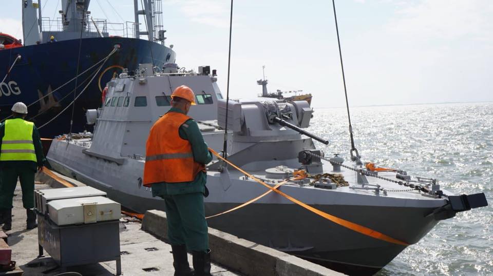 Бронекатеры «Кременчуг» и «Лубны» спущены на воду в Бердянском порту