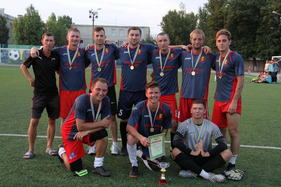 «Стекловолокно» выигрывает в футбольном турнире микрорайонов Бердянска
