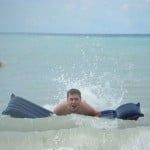 В Бердянске мужчину унесло в открытое море на надувном матрасе