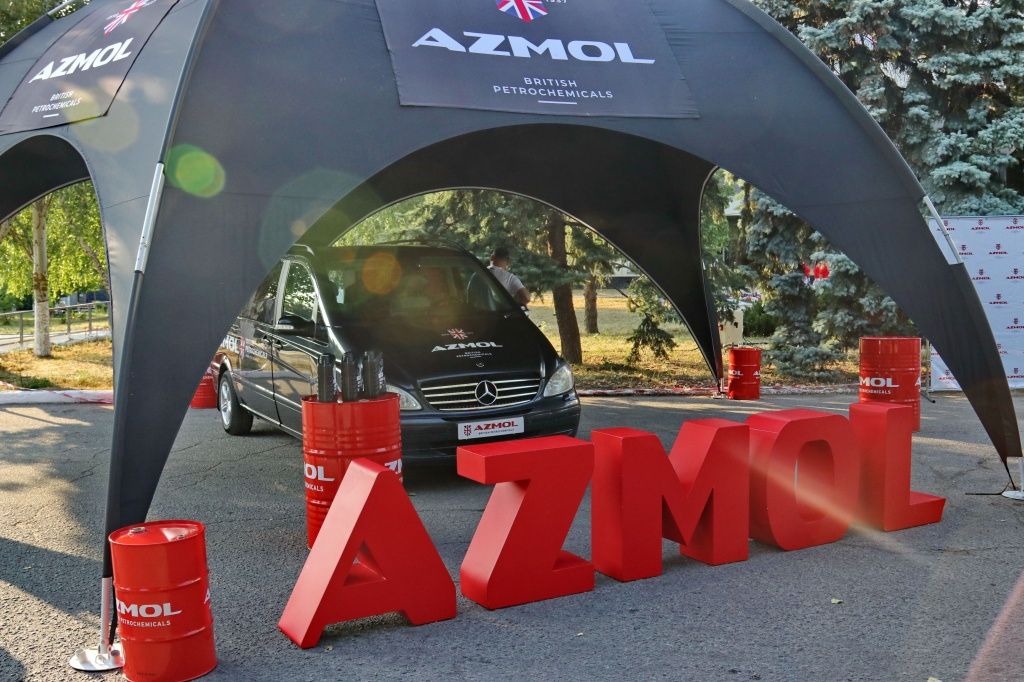 Жители Бердянска вместе с Azmol-BP отметили получение допуска на использование масел для авто «Меrcedes-Benz»