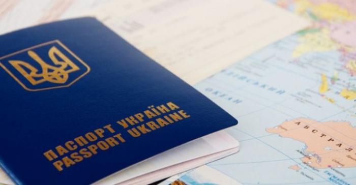Украинцы могут ездить без виз в 128 стран: опубликован обновленный рейтинг паспортов