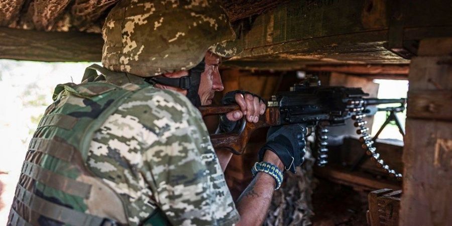 Терористи 18 разів обстріляли українських військових на Донбасі: четверо постраждалих