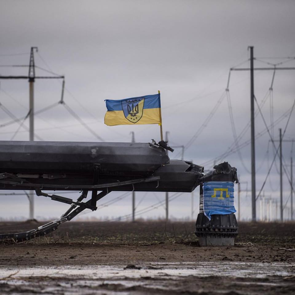 "Укрэнерго" отложила возобновление подачи электричества в Крым