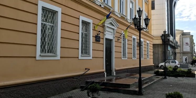 На лаві підсудних опинився зловмисник, який вбив водія таксі у Бердянську