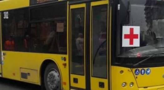 Далі привітань справа не рухається — медикам так і не відновили пільги в громадському транспорті