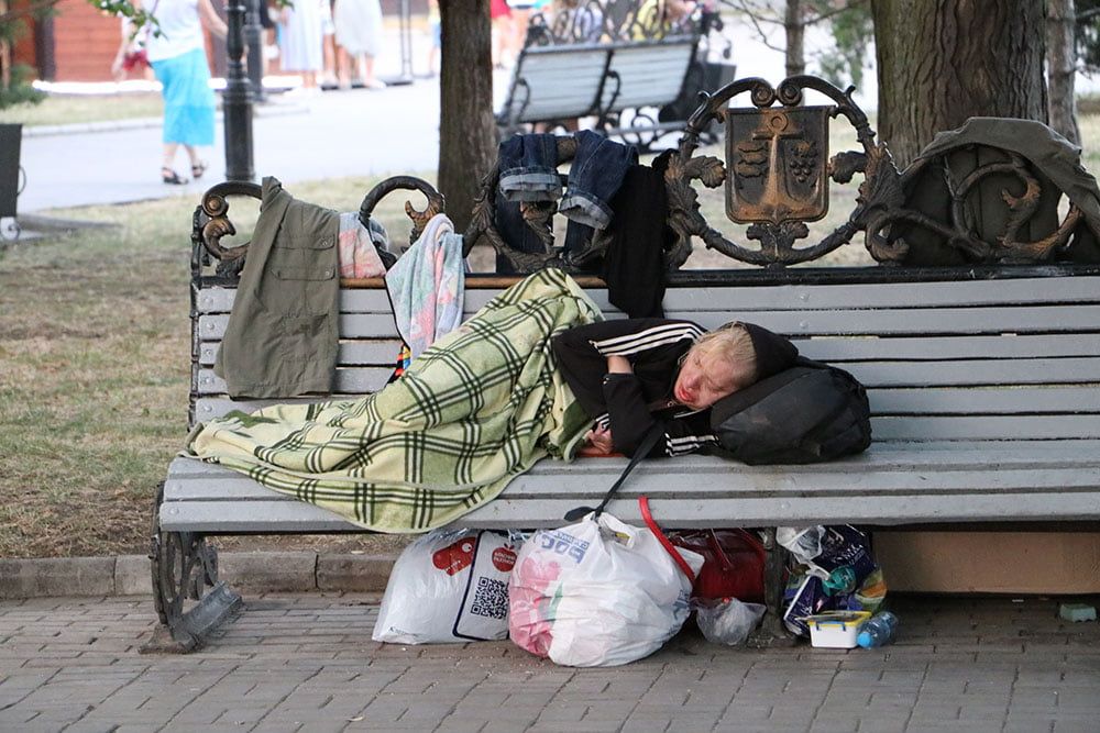 «Бездомные на Приморской площади не делают ничего незаконного», - позиция полиции