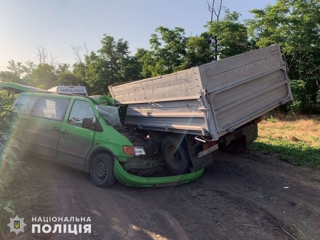 Під Бердянськом на грунтовій дорозі сталося серйозне ДТП