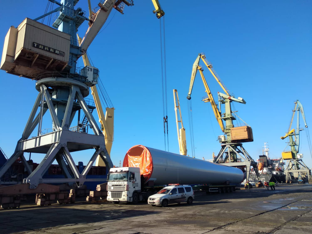 Бердянський порт прийняв 26 комплектів вітрогенераторів для Приморської ВЕС-1