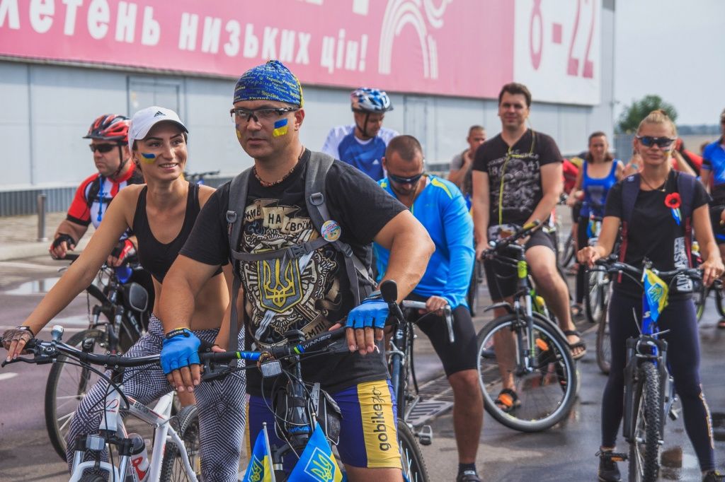 В Бердянске прошел велопробег в честь Дня Независимости