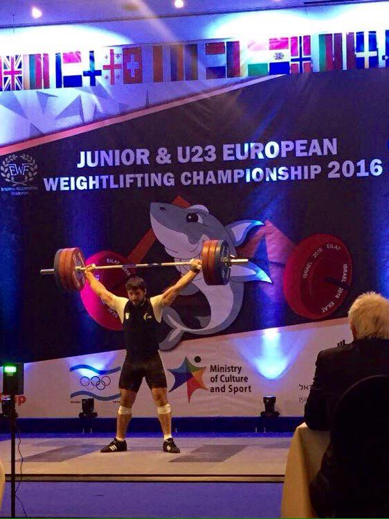 Константин Рева завоевал серебро в рывке на чемпионате Европы по тяжелой атлетике среди молодежи 