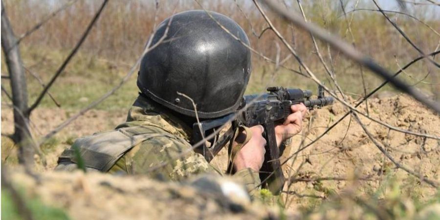В зоне ООС боевики 16 раз открывали огонь: трое военных пострадали