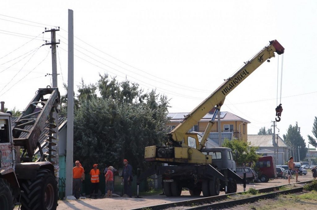Реконструкция сетей в Бердянске: почему "Запорожьеоблэнерго" требует у некоторых жильцов заменить электросчетчики