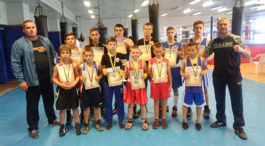 Бердянские боксеры БК «Чемпион» и БК «Сокол» успешно выступили на «Открытом ринге» в Мариуполе