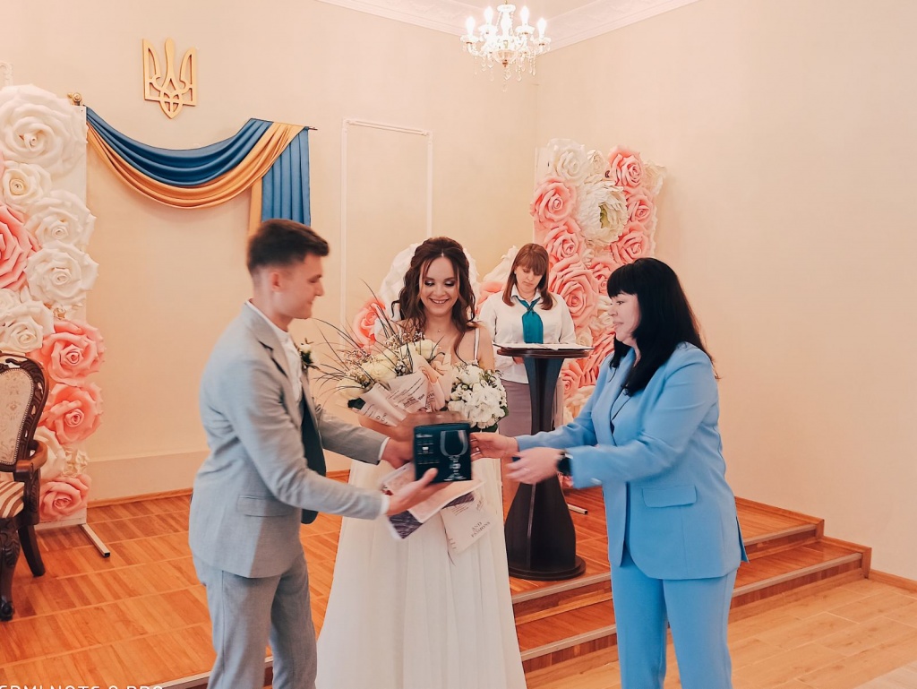 День сім’ї в бердянському РАЦС. Три подружжя зареєстрували шлюб 