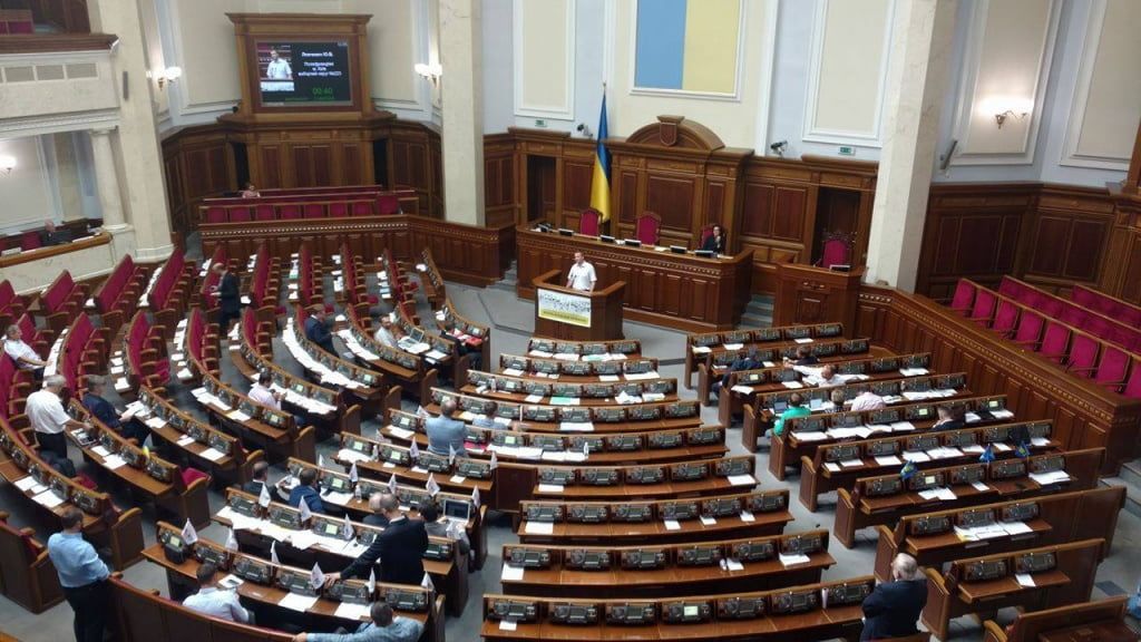 Половина парламенту недопрацьовує: КВУ дав невтішний висновок роботі Ради за підсумками шостої сесії