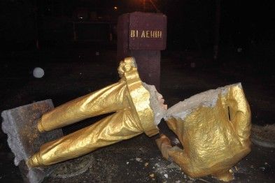 Ленинопад в Запорожской области: упало ещё 4 памятника «вождю»