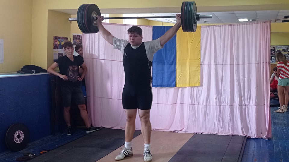 Богдан Тараненко получил значок и удостоверение Мастера спорта Украины по тяжелой атлетике