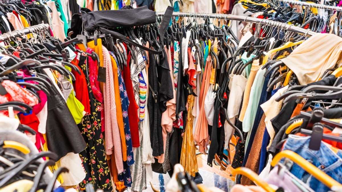 Как экономить на одежде для больших семей: секреты умных покупок