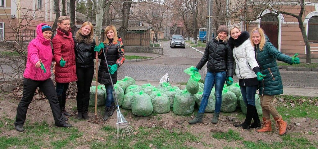 Несмотря на погоду, в Бердянске прошла акция "Сделаем Украину чистой!"