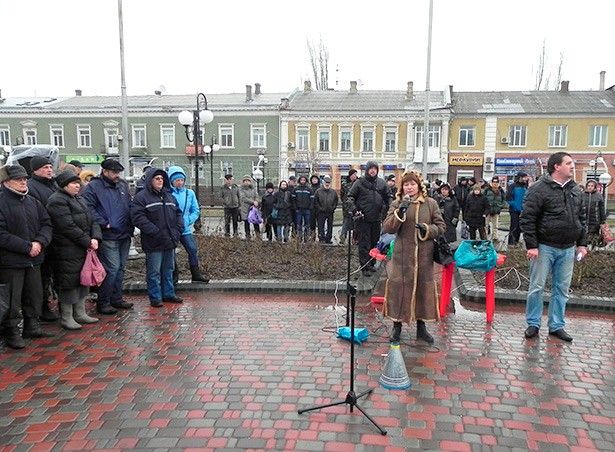 В Бердянске на Майдане схлестнулись "обвинитель" и "обвиняемая"