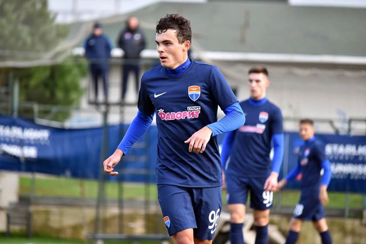 Илья Путря играет и забивает за «Мариуполь»