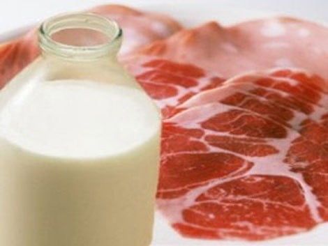 Рада отменила запрет на продажу с 1 января 2015г домашней мясомолочной продукции на рынках