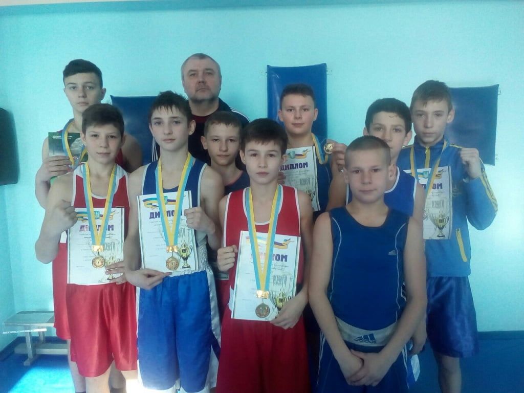 Бердянские боксеры завоевали восемь медалей на чемпионате области среди молодежи и школьников