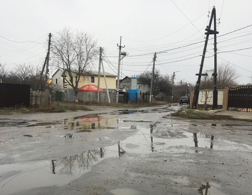 Нечистоти на АКЗ – мешканці нарікають, влада не помічає