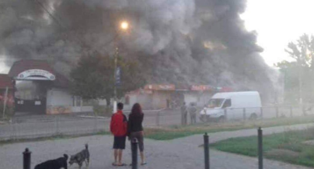 В Бердянске сгорел рынок Морозова