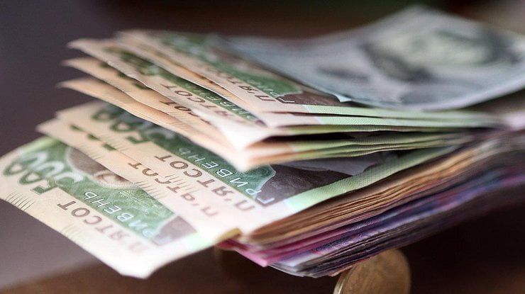 Порошенко выступает за увеличение минимальной зарплаты до 4,1 тыс. грн