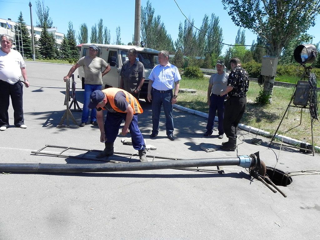 В Бердянске снова прорвало канализационный коллектор