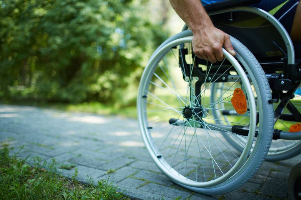 Больной обратился в больницу за помощью, а потом украл инвалидную коляску
