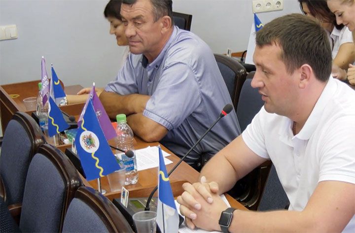 «Епоха бідності» - депутат Цуканов пророчить звільнення в соціальній сфері та зменшення надбавок вчителям
