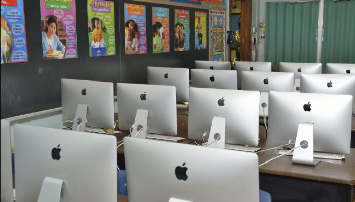 В школы города закупили 24 компьютера