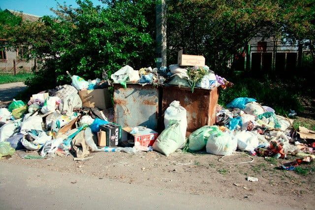 «Комэнерго» и «Бердянскэкотранс» планируют поднять тарифы на вывоз мусора с 2022 года